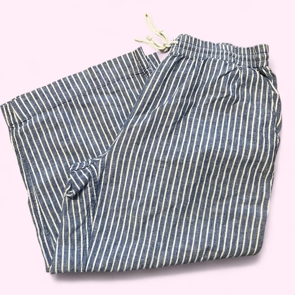 Beach Lunch Lounge Margot Linen Blend
Capri Pants blue striped medium - Picture 3 of 15